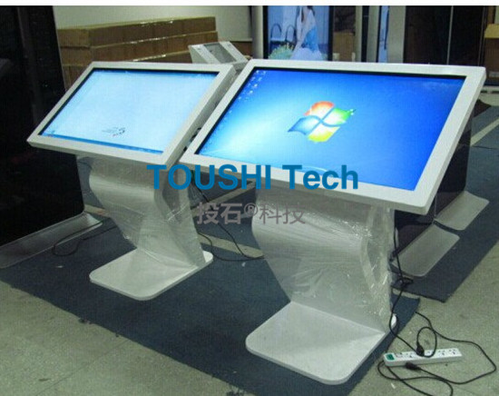 金陵科技學(xué)院觸控一體機(jī)