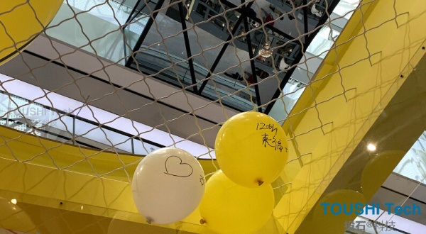 北京來福士購物中心12周年慶典氣球機械寫字裝置