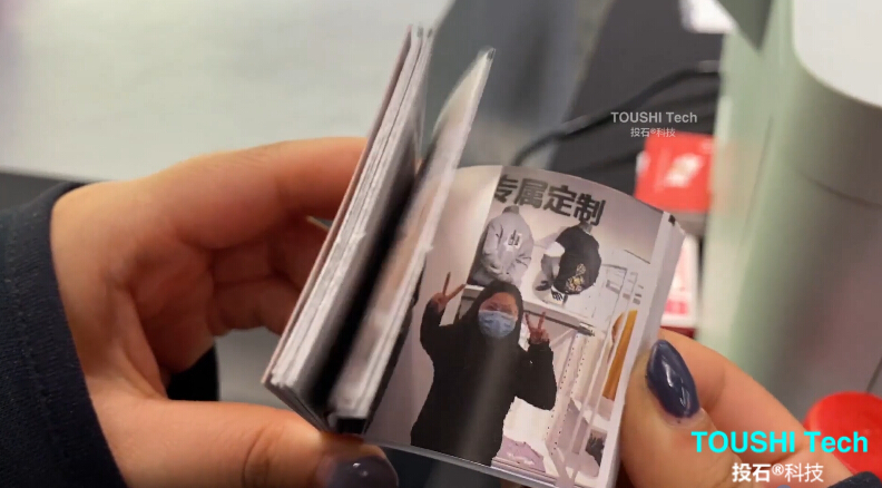 杭州Under Amour店鋪動漫小人書互動裝置