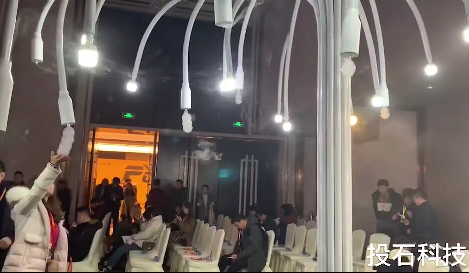 第三屆南京企劃人城市營(yíng)銷(xiāo)峰會(huì)煙泡樹(shù)互動(dòng)裝置