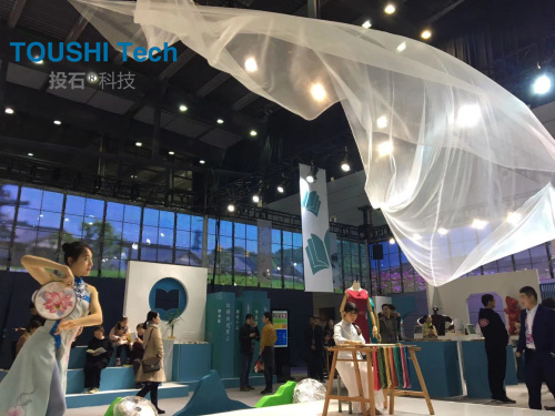 2019無錫文博會動態(tài)感應(yīng)花、風(fēng)動羽紗裝置