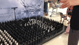 南昌融創(chuàng)贛江府企鵝矩陣互動裝置