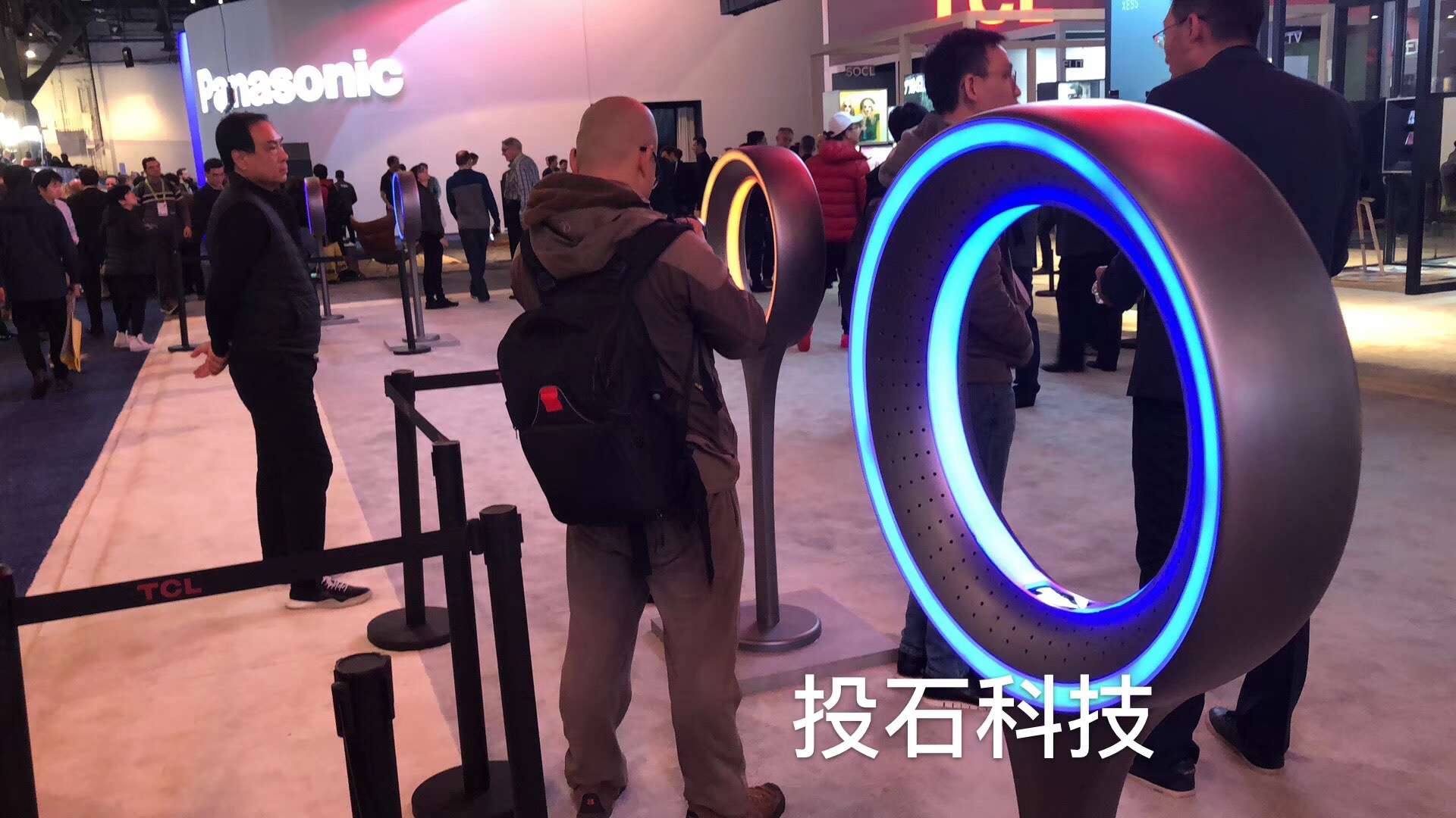 TCL集團(tuán)體感一體機(jī)手勢(shì)識(shí)別發(fā)光圈互動(dòng)裝置