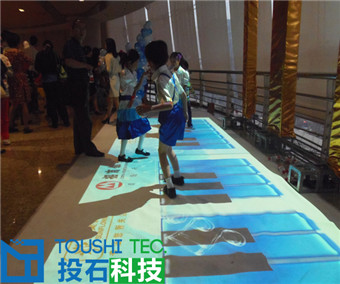 投石互動投影鋼琴助力招商銀行全國少兒鋼琴大賽