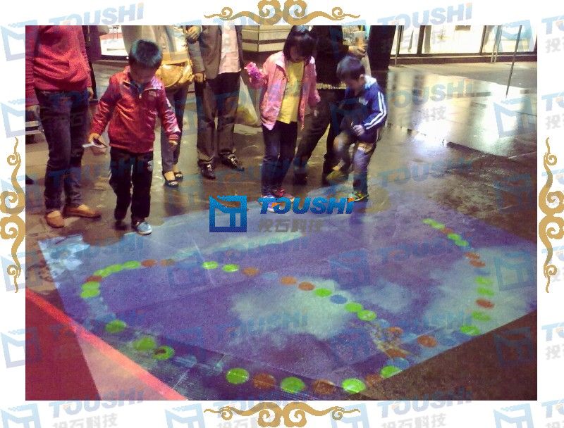 南京仙林金鷹購(gòu)物中心<a href=http://m.westyy.cn target=_blank class=infotextkey><a href=http://m.westyy.cn/products/1/ target=_blank class=infotextkey>地面互動(dòng)投影</a></a>[1].jpg