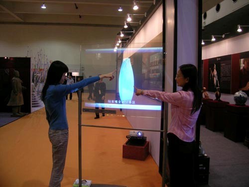 透明<a href=http://m.westyy.cn/products/5/ target=_blank class=infotextkey><a href=http://m.westyy.cn/products/5/ target=_blank class=infotextkey>全息投影</a></a>幕.jpg