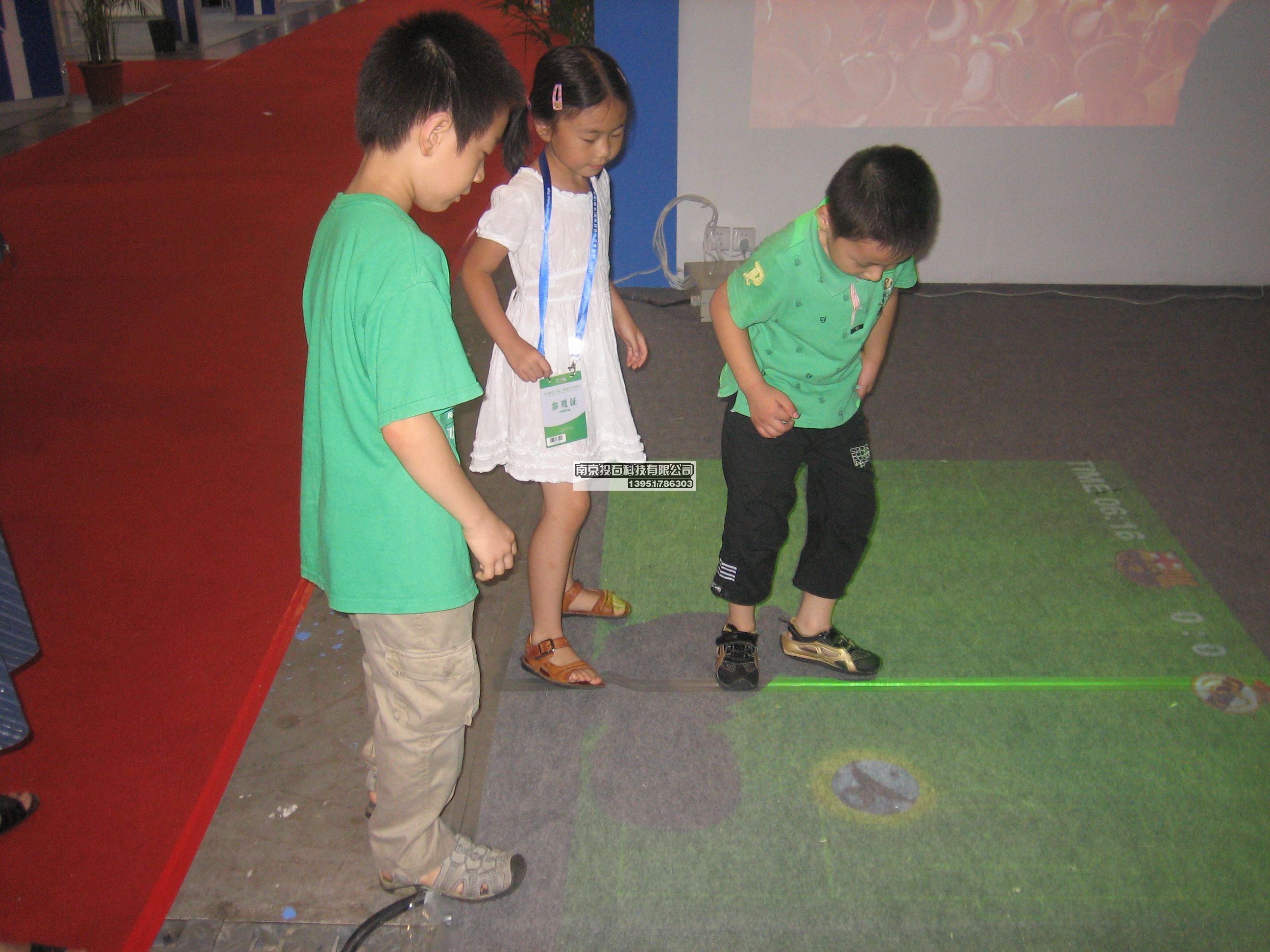 <a href=http://m.westyy.cn target=_blank class=infotextkey><a href=http://m.westyy.cn/products/1/ target=_blank class=infotextkey>地面互動(dòng)投影</a></a>足球游戲.JPG