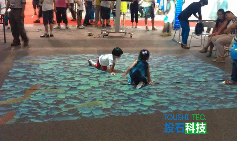 互動投影裝置亮相軟博會開幕式